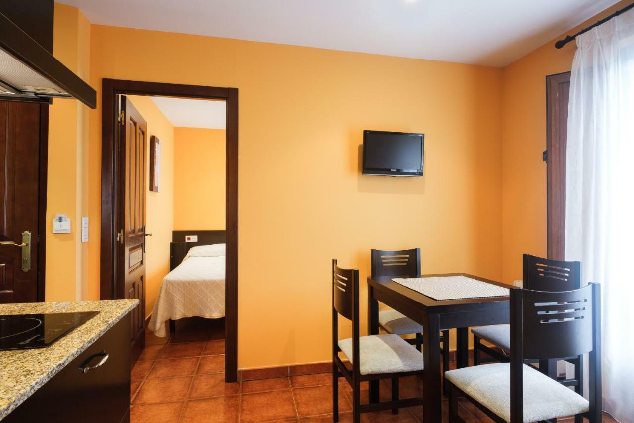 Apartamentos De Herminia Manzaneda  Экстерьер фото